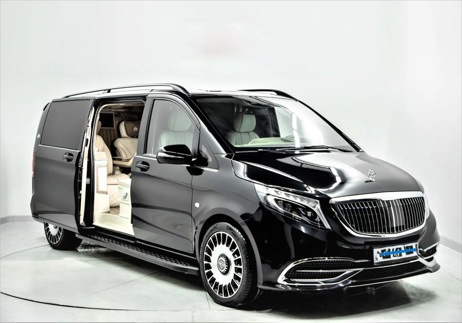 Mercedes mybach 1/6 человека